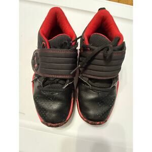 Boys Under Armour shoes. Size 1Y. GUC